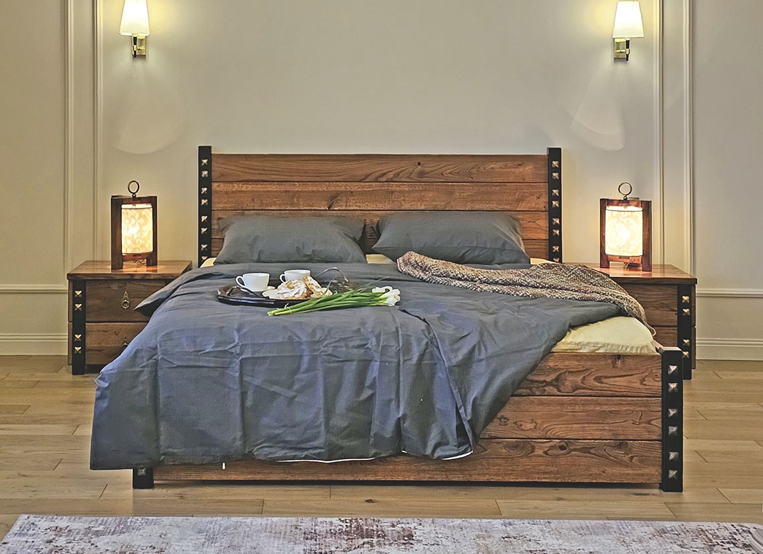 Красивая стильная кровать из массива дуба Luca Grande Light