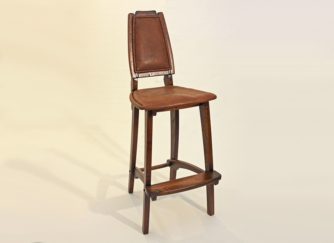 Барный кожаный  стул(с элементами латуни)  из массива ясеня Barca Familiar 
