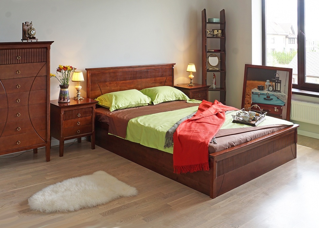 Кровать из массива дерева для спальни