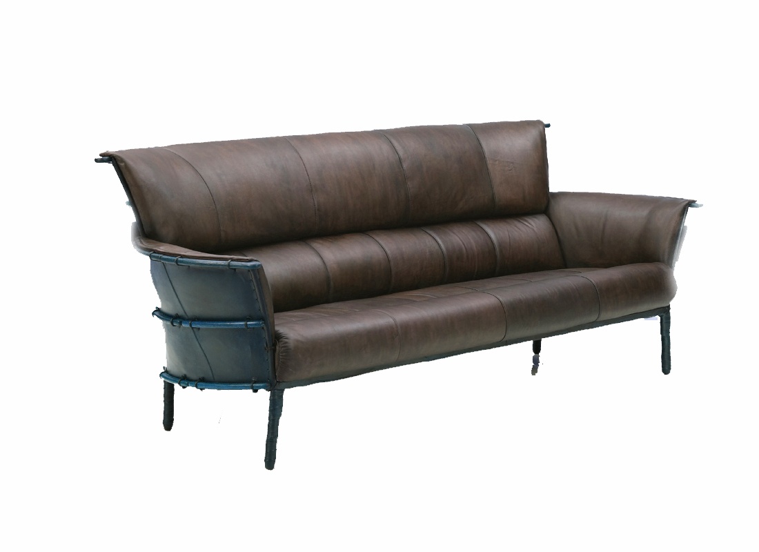 Дизайнерский диван - отличный вариант для домашнего кабинета, гостиной, столовой или офиса.