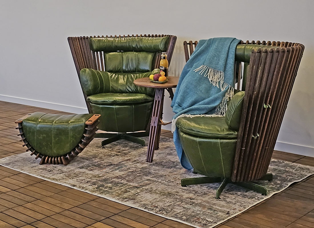 Стильное кресло напоминающее трон, вместе с тем удивительно уютное и комфортное. Кресло из кож, шкур и массива. Tavarua Таваруа