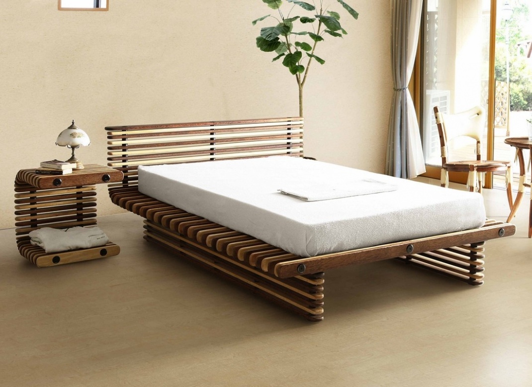 Стильная кровать из массива кокосовой пальмы и русской березы Luxor Люксор Луксор