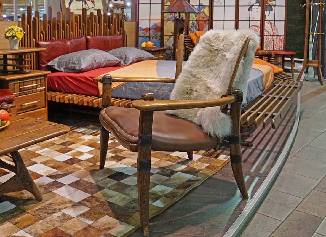  Стильное кресло Менди. Это одна из первых работ Bruce Dowse, не просто уникальный арт-объект, но и удивительный предмет мебели. Помимо оригинальной формы, невероятно удобные и надёжные кресла, их можно передавать по наследству.