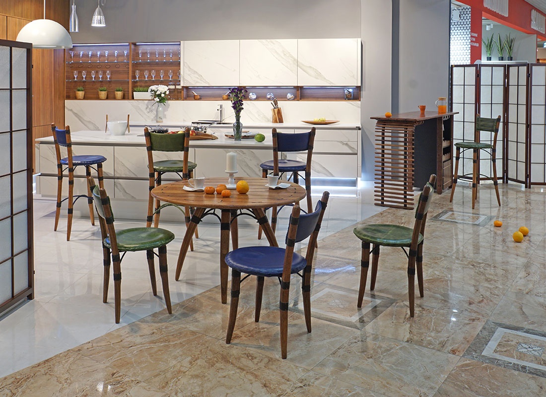 Дизайнерский стул из массива и кожи. Стулья для современных ресторанов, кафе, баров. Mauritius Мауритиус 