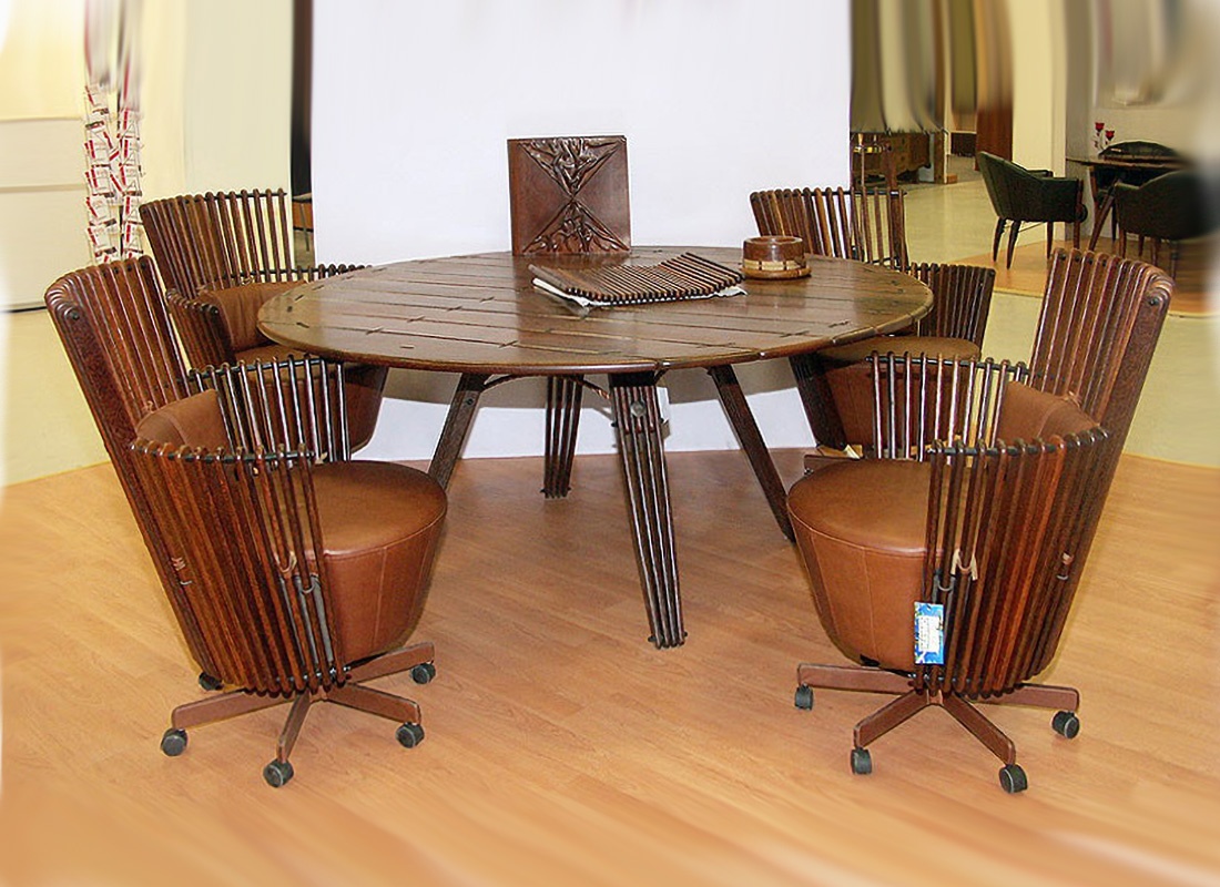 Оригинальное вращающееся дизайнерское полукресло  отлично подойдет для домашних столовых, офисов, кабинетов Tavarua Таваруа